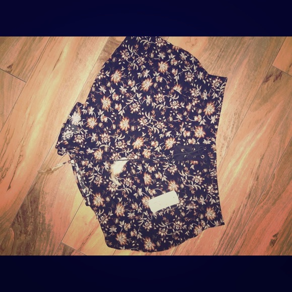 Printed shorts - Picture 1 of 3